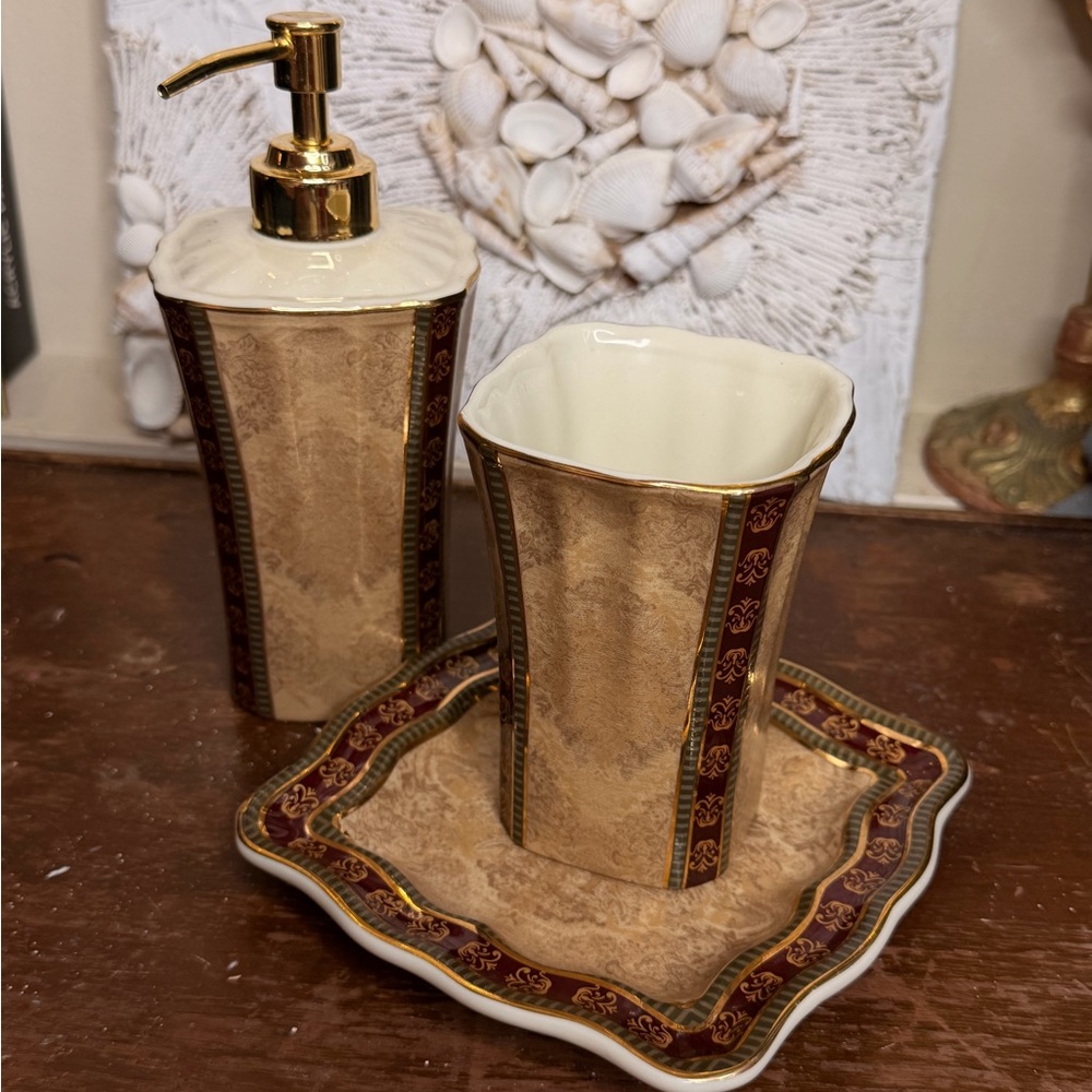 Croscill Townhouse bathroom set soap Pump Dispenser Soap dish Toothbrush holders